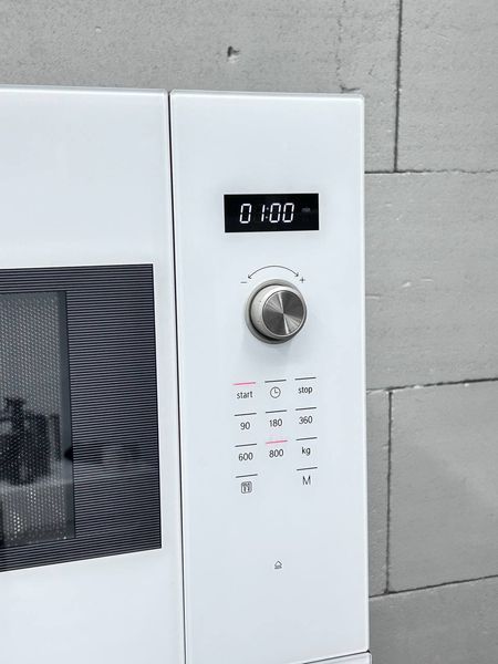 Белый комплект bosch Духовой шкаф HBG672BW1S и микроволновка BFL524MW0 DK0017 фото