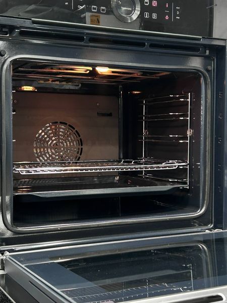 Ексклюзивна Духова шафа Bosch в чорному кольорі HBG633TS1/05 D0076 фото