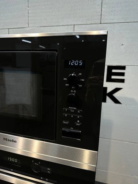 Встроенный духовой шкаф H 6160 BP + микроволновка M 6030 D0114 фото