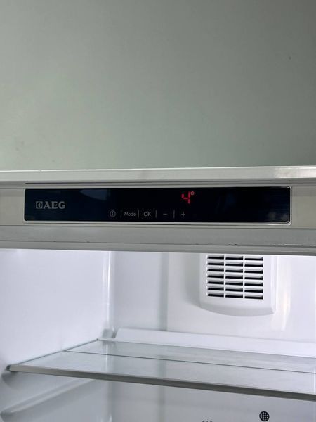 Холодильник под застройку AEG SKZ71800F0 H0027 фото