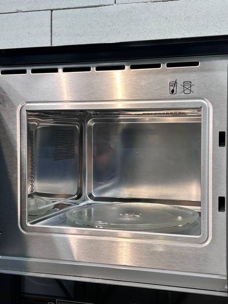 Комплект духовой шкаф BOSCH HBG761660s и микроволновая печь BEL520MS0 DK0010 фото