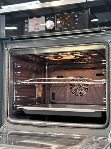Комплект духовой шкаф BOSCH HBG761660s и микроволновая печь BEL520MS0 DK0010 фото