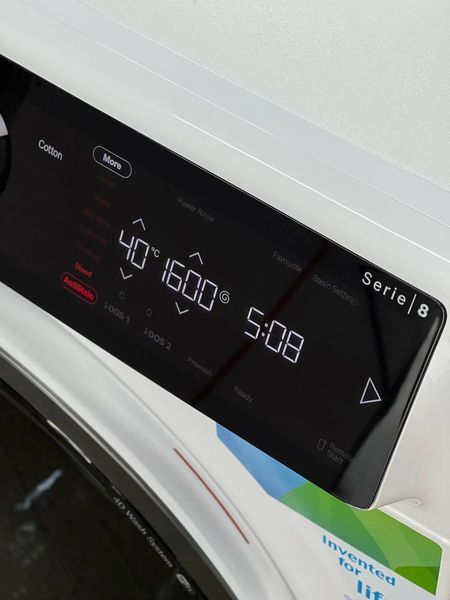 Флагман від бренду Bosch 8 series WGB256. пральна машина бош P0024 фото