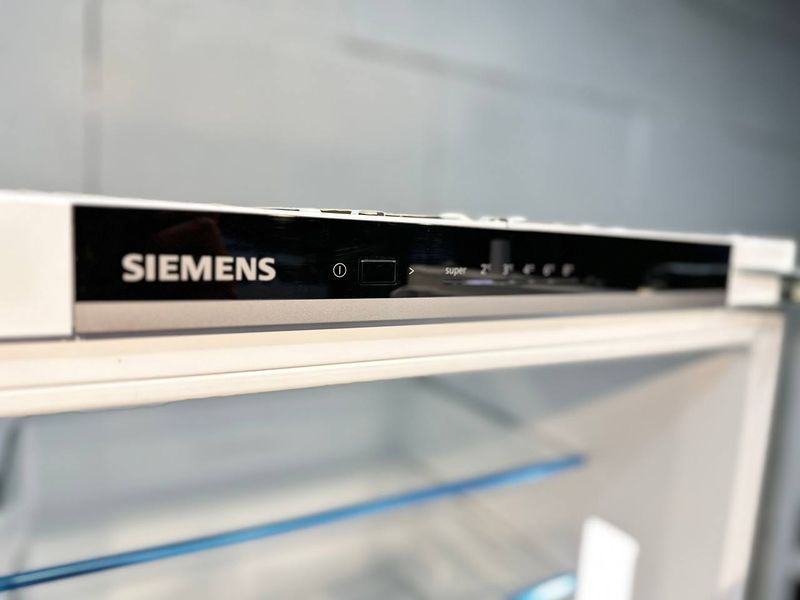 Холодильник под застройку Siemens KI87VVFE1 H0007 фото