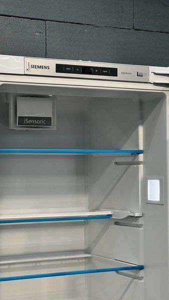 Вмонтований холодильник Siemens KI81RADE0 H0020 фото